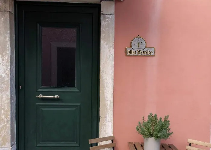 Elia * Sokrakion